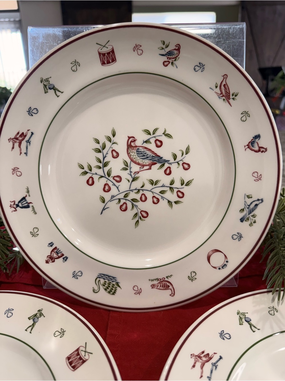 Johnson Brothers TWELVE DAYS OF CHRISTMAS porcelain dinner plates. - Picture 3 of 7